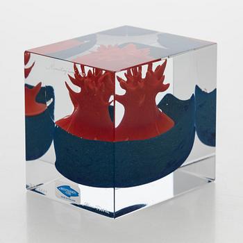 Oiva Toikka, an annual glass cube, signed Oiva Toikka Nuutajärvi 1991, 768/2000.