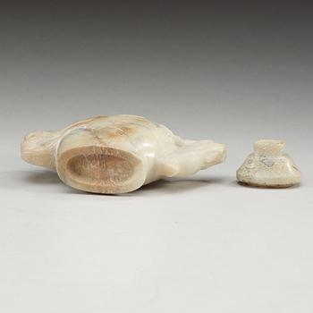An archaistic nephrite ewer with cover, presumably late Qing dynasty (1644-1912).