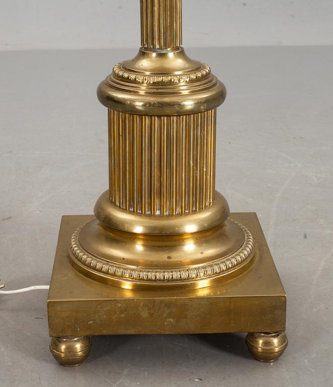 GOLVLAMPA, sekelskiftet 1900.