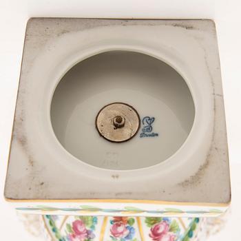 Potpourri urn Dresden, porcelain from the second half of the 20th century.