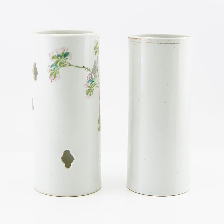 A Chinese famille rose vase and a lantern, 20th century.