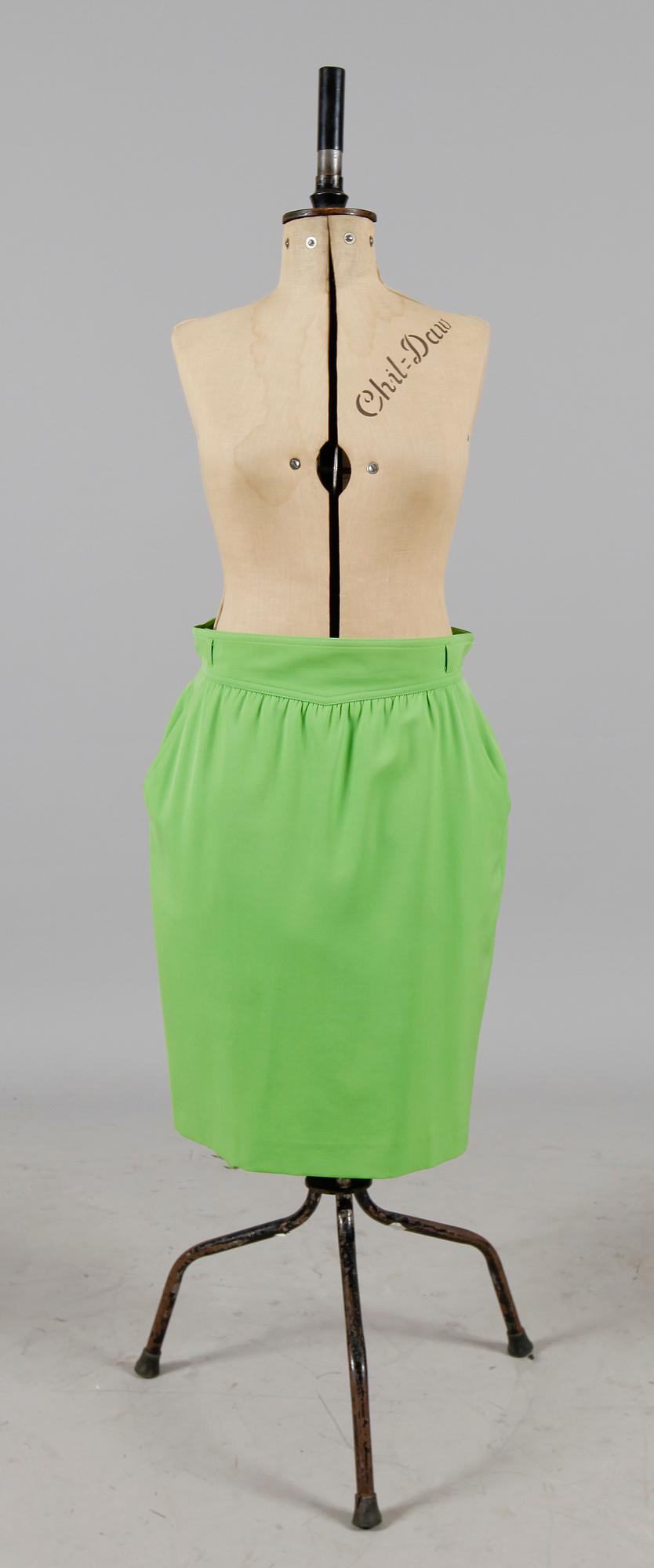 KJOLAR, 3 st, Escada by Margaretha Ley.