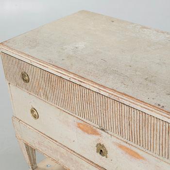 BYRÅ, gustaviansk, 1800-talets första hälft.