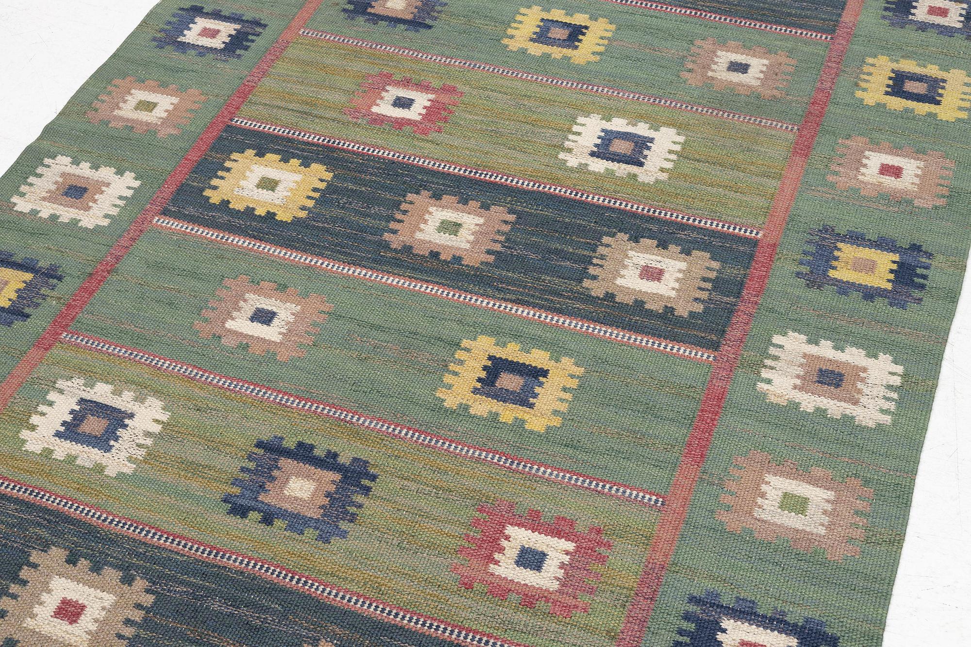 Märta Måås-Fjetterström, matta, "Grön äng", rölakan, ca 253 x 161 cm, signerad AB MMF.