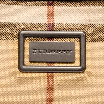 VÄSKA och NECESSÄR, Burberry.