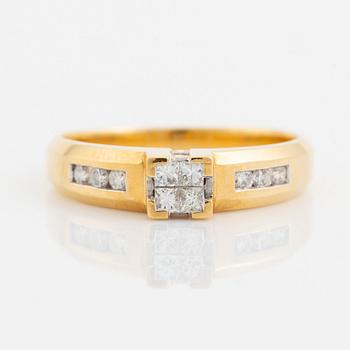 Brilliant- and princess cut diamond ring.