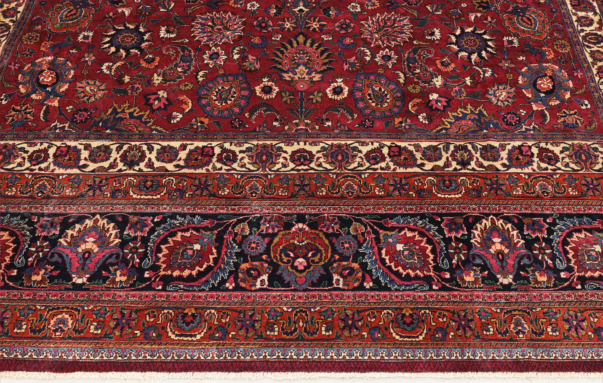 Matta, Meshed, signerad Saber, 459 x 348 cm.