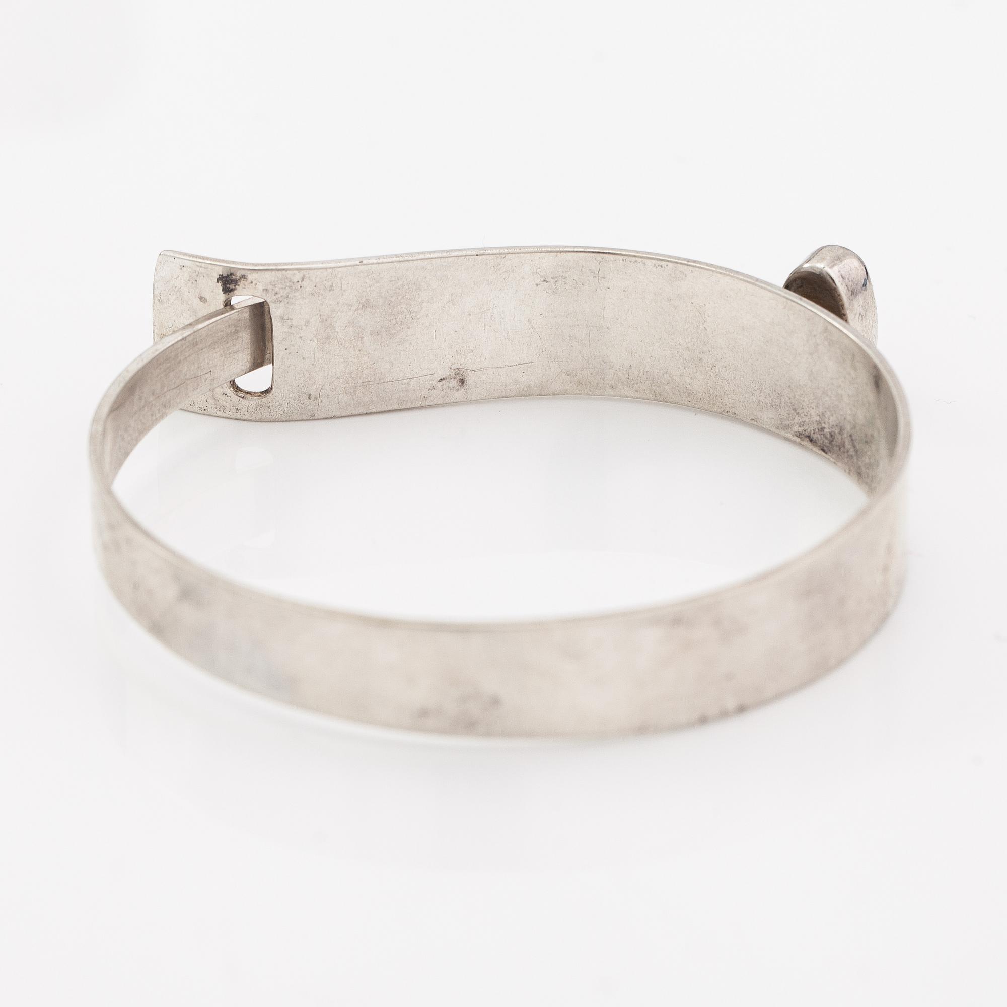 Elis Kauppi, A silver bracelet with a goldstone. Kupittaan kulta, Turku 1958.
