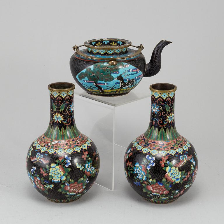 A group of three Chinese 
cloisonne vases and teapot with cover, 20th century.