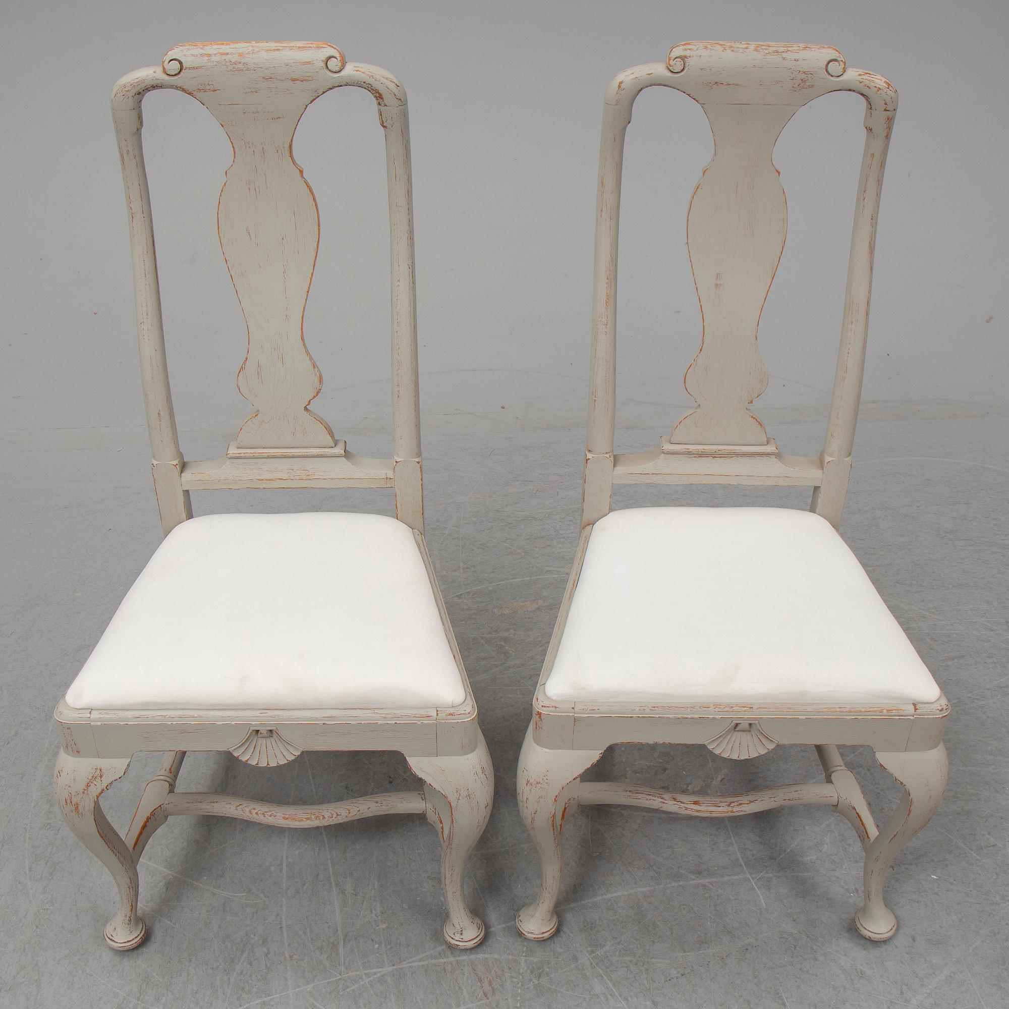 A set of 10 baroque-style chairs from around 1900.