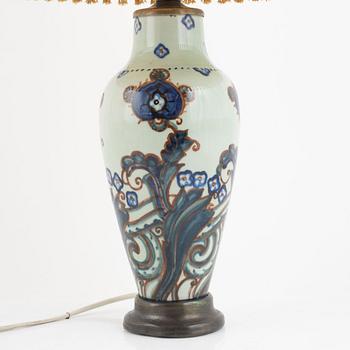 Bordslampa, porslin, 1900-talets mitt.