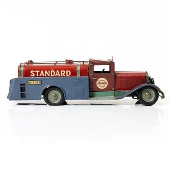 Märklin, "Standard" tank truck. Germany, 1930s.