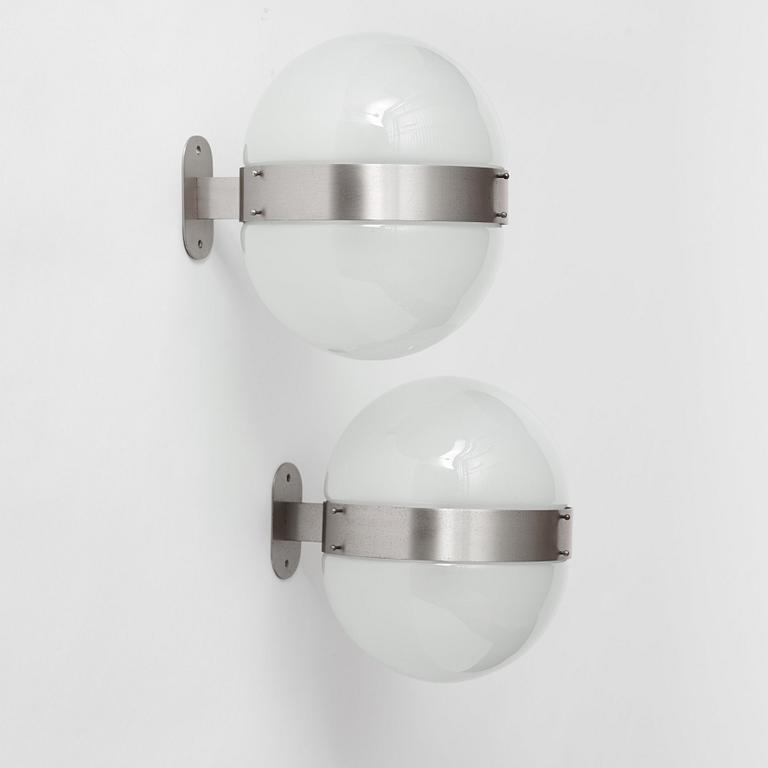 Sergio Mazza, a pair of "Clio" wall lamps, Artemide, Italy 1960s.