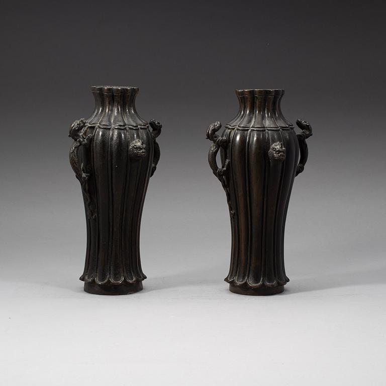 A pair of bronze vases, Qing dynasty, 19th Century.