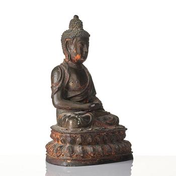 A large gilt lacquered figure of Buddha, Ming dynasty (1368-1644).