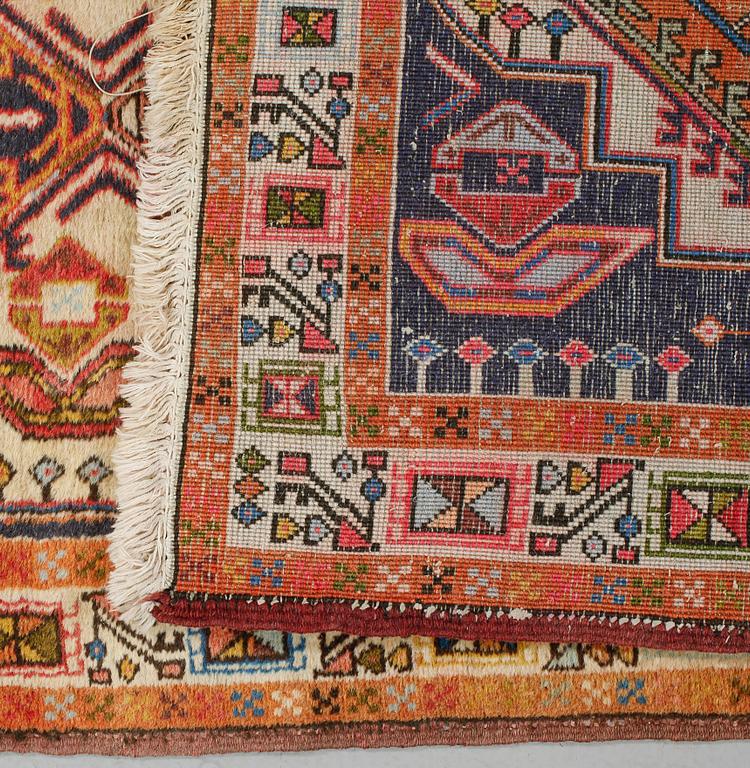 GALLERIMATTA, troligen kaukasisk, old, ca 300 x 72 cm.
