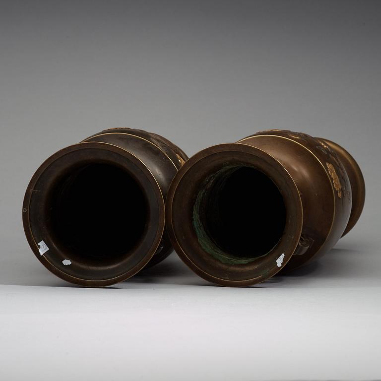 A pair of Japanese bronze vases, Meiji (1868-1912).