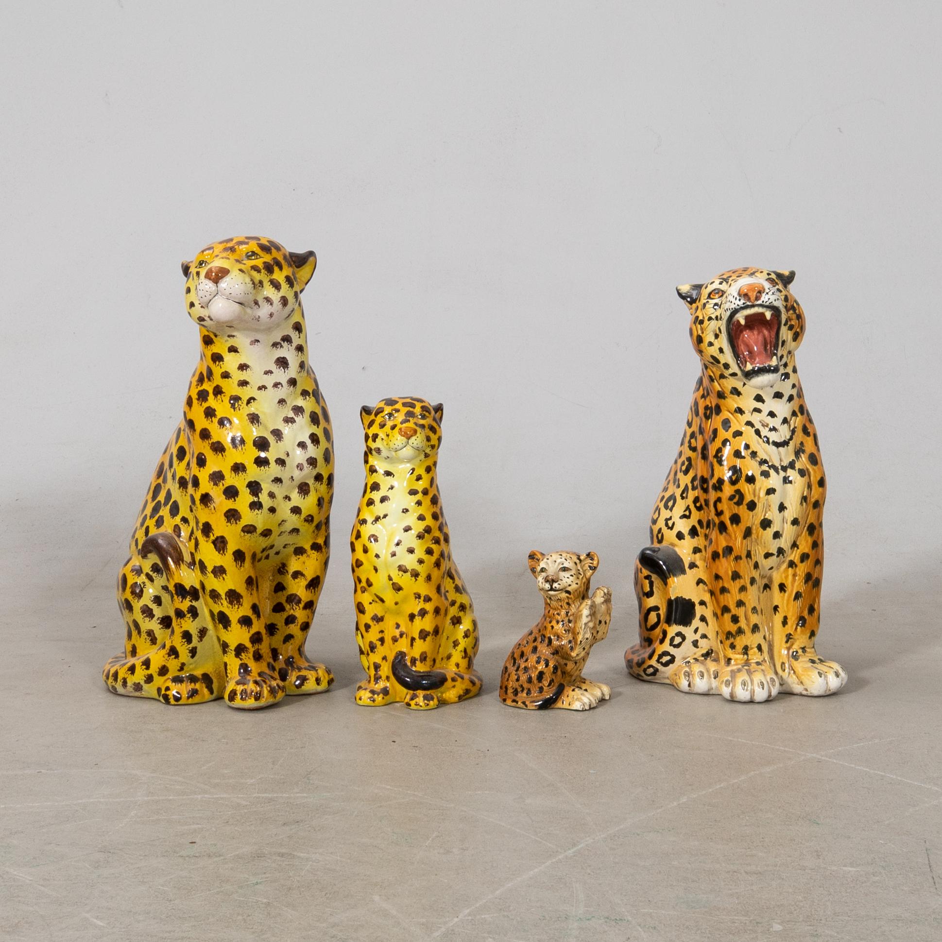 Decorative sculptures 4 pcs Cheetahs 20th century glazed ceramic.