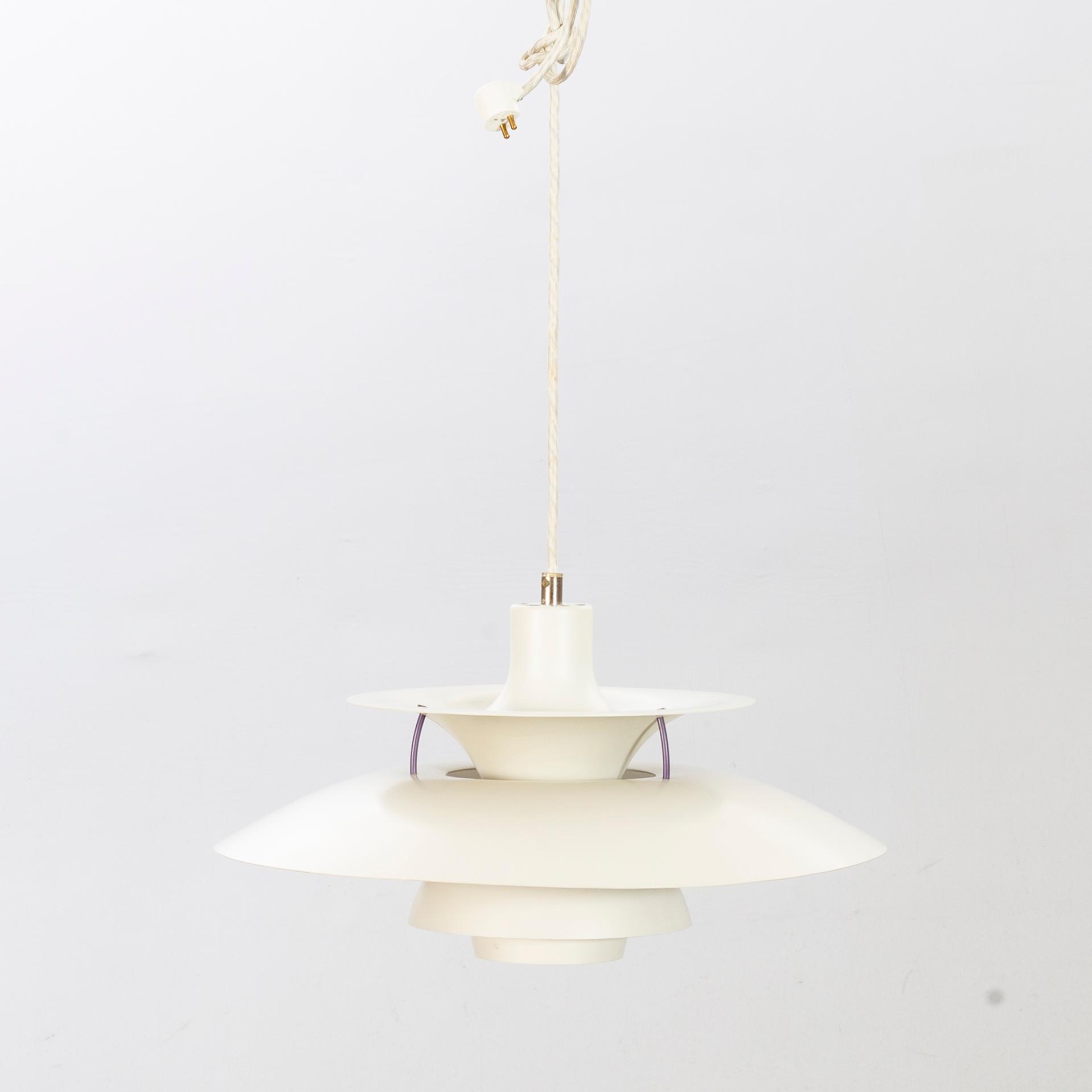 POUL HENNINGSEN, taklampa, "PH 5" för Louis Poulsen 1900-talets andra hälft.