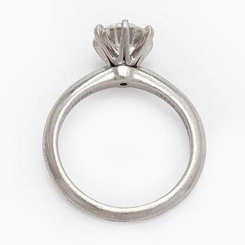 Tiffany & Co, a platinum ring with a brilliant-cut diamond 1.53 ct. With certificate.