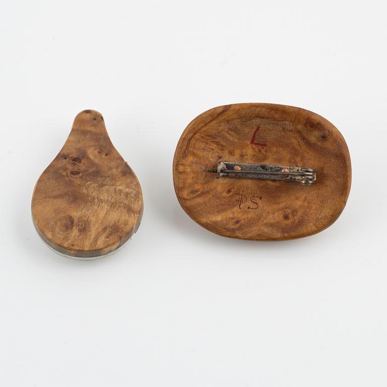 A brooch attributed to Per Sunna and a pendant, both in birch and engraved reindeer horn,
