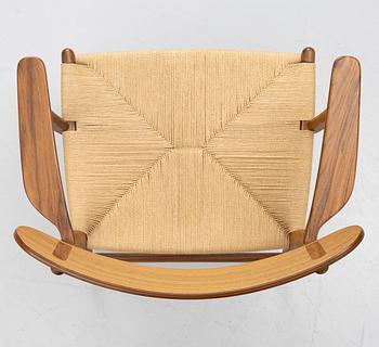 Hans J. Wegner, a pair of CH26 armchairs, Carl Hansen & Son, Denmark, samtida tillverkning.