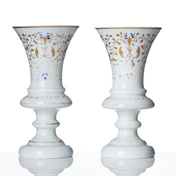 Pokaler, ett par, opalinglas, Senempire, 1800-tal.