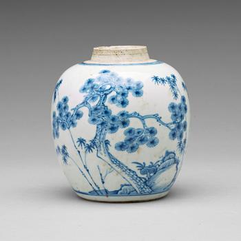 804. A blue and white jar, Qing dynasty, Kangxi (1664-1722).