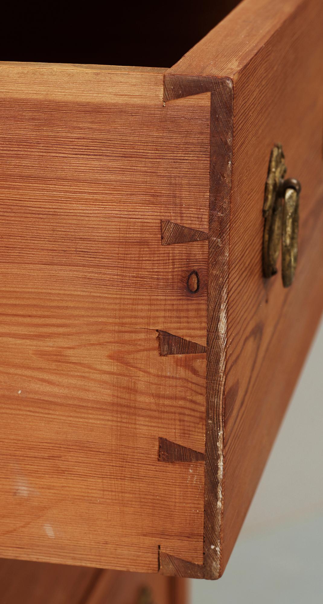 BYRÅ, sengustaviansk stil, omkring 1900.