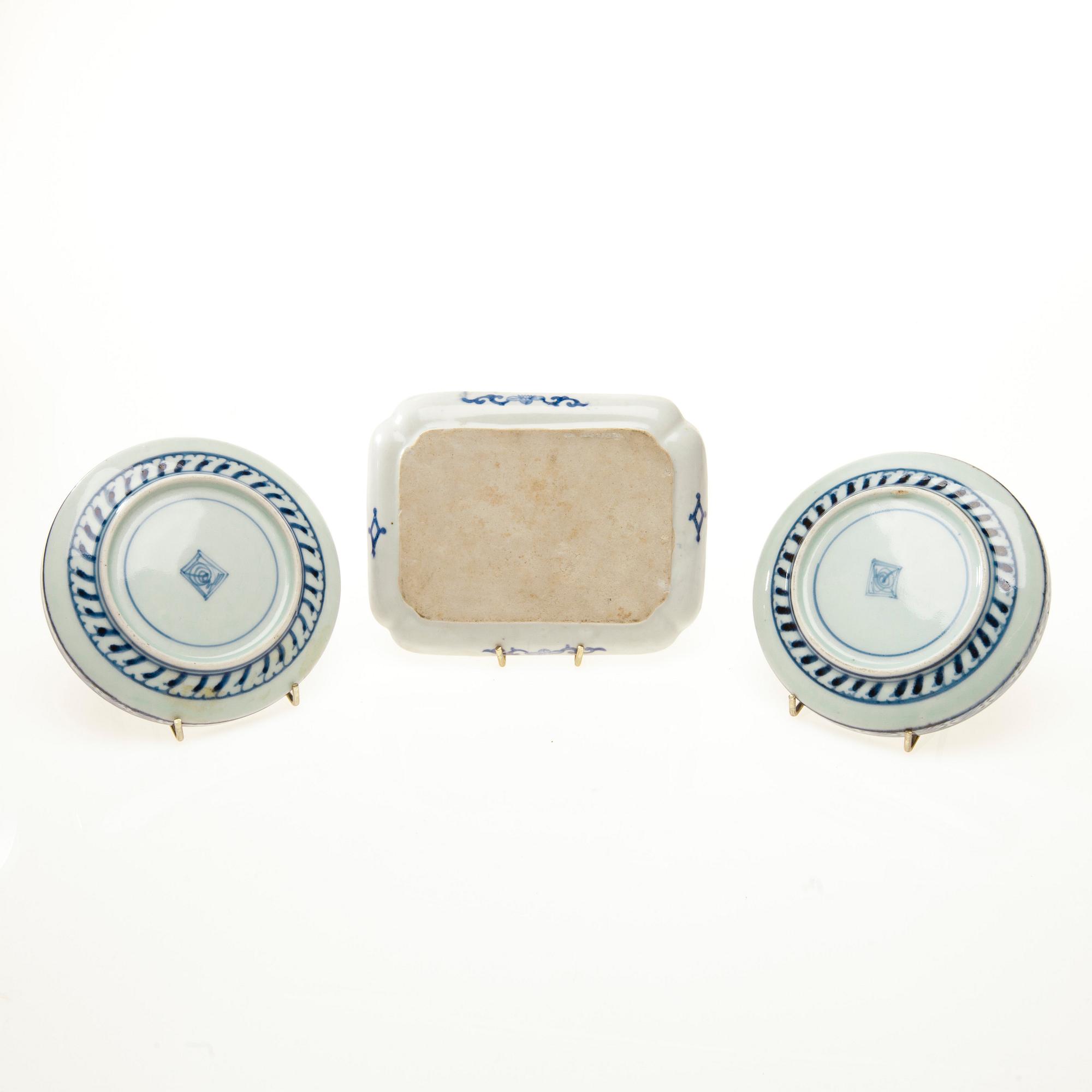 VATI, posliinia, Ming-tyyli, Kiina 1800-luku ja MALJOJA, 2 kpl, posliinia Kiina 1800-luku.