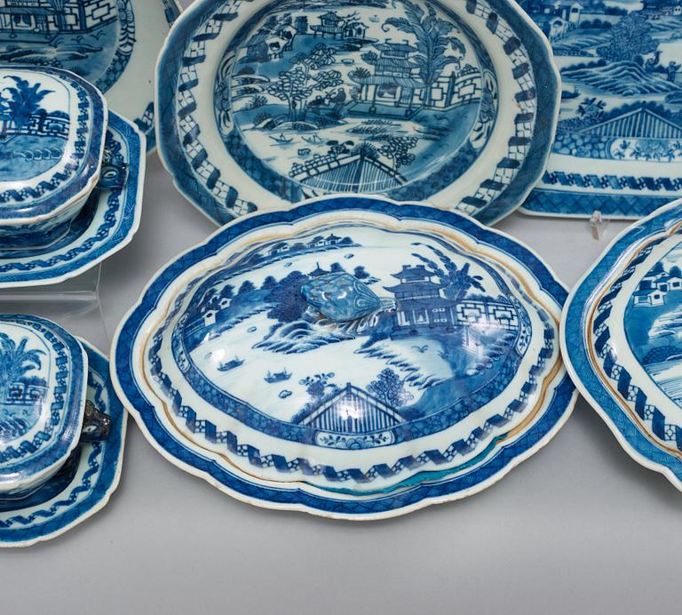 A blue and white export porcelain part dinner service, Qing dynasty, Jiaqing (1796-1820). (47 pieces).