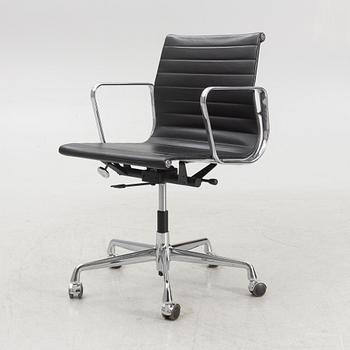 Charles & Ray Eames, kontorsstol, "EA117" Vitra.