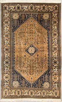 A CARPET, semi-antique Abadeh, around 293 x 200 cm.