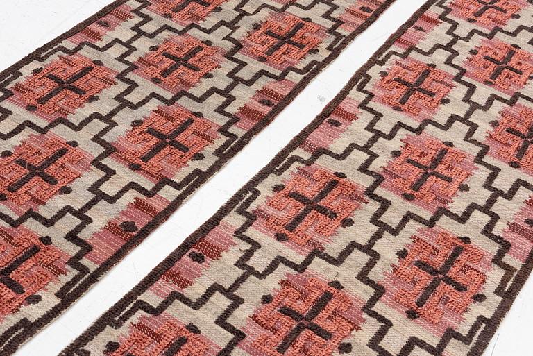 Elsa Gullberg, Attributed, a pair of draperies/curtains, flat weave with knotted relief decoration, c.263 x 67 cm.