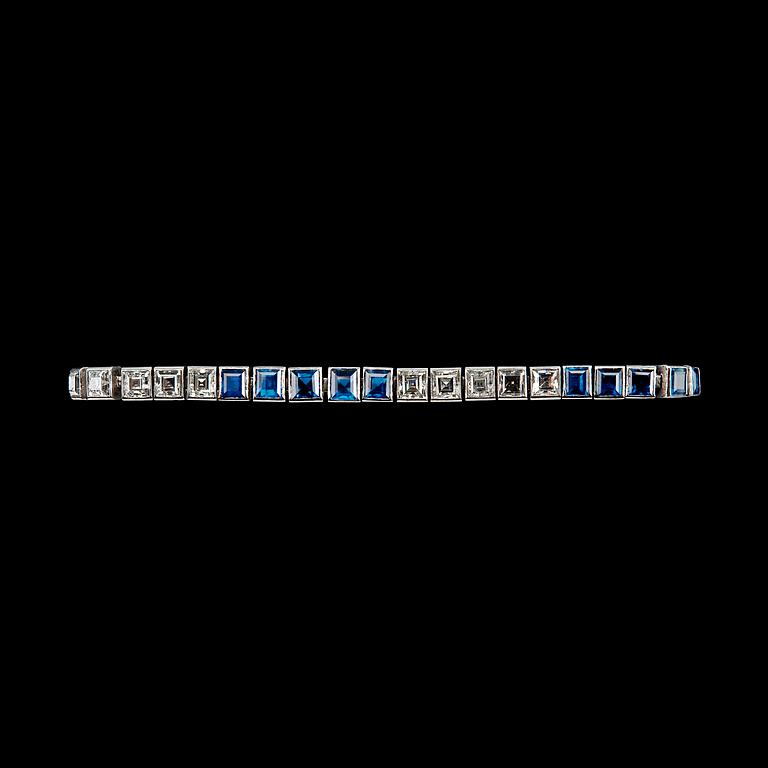 ARMBAND, fyrkantslipade diamanter 10 st. ca 3,5 ct H/VVS, safirer 15 st. ca 5,70 ct.