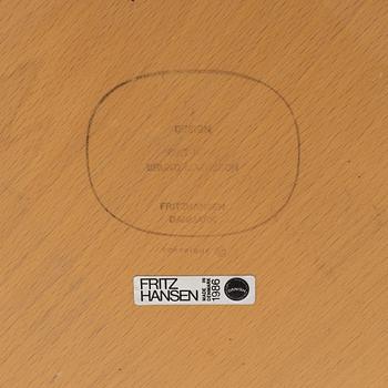 Bruno Mathsson & Piet Hein, matbord, "Supercirkel", Fritz Hansen, Danmark 1996.