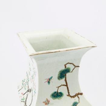 A famille rose 'birds' vase, late Qing dynasty.