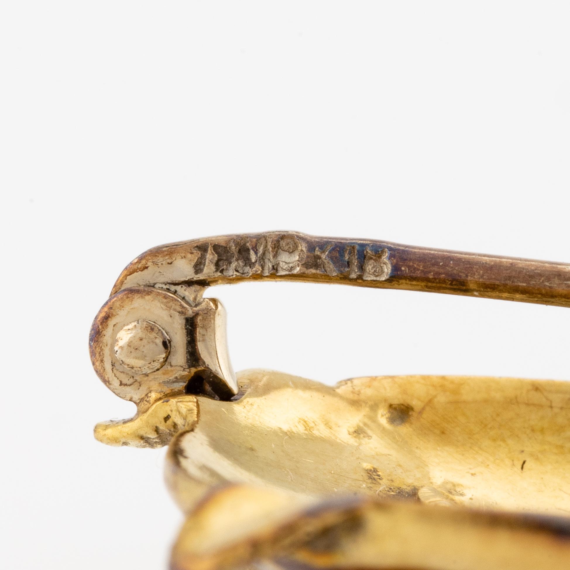 Brooch in the form of an owl, 18K gold with enamel.