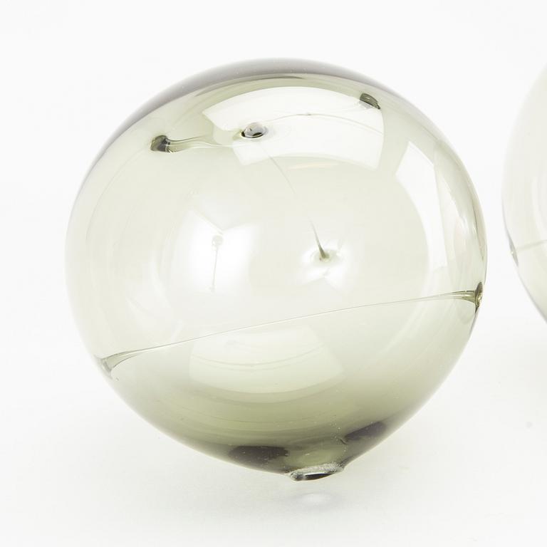 TIMO SARPANEVA, 3 glass balls, 'Aurinkopallo'  Iittala, 1970's.