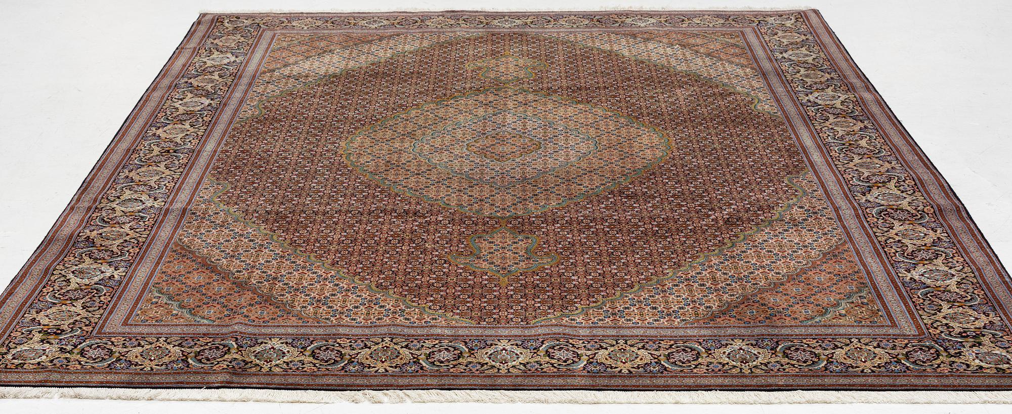 Matta, Täbriz, ca 330 x 260 cm.