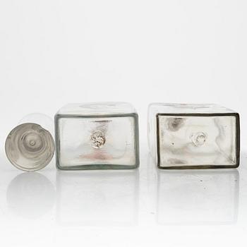 Schatull med pluntor och glas, 1800-tal.