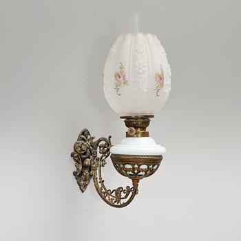 VÄGGLAMPA, 1900-talets första hälft.