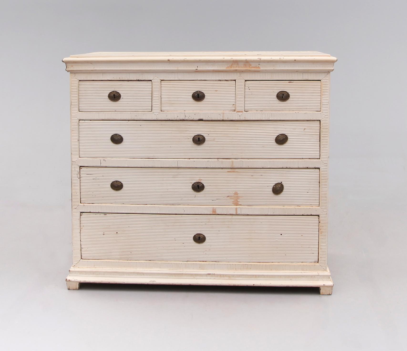 BYRÅ, sengustaviansk, omkring år 1800.