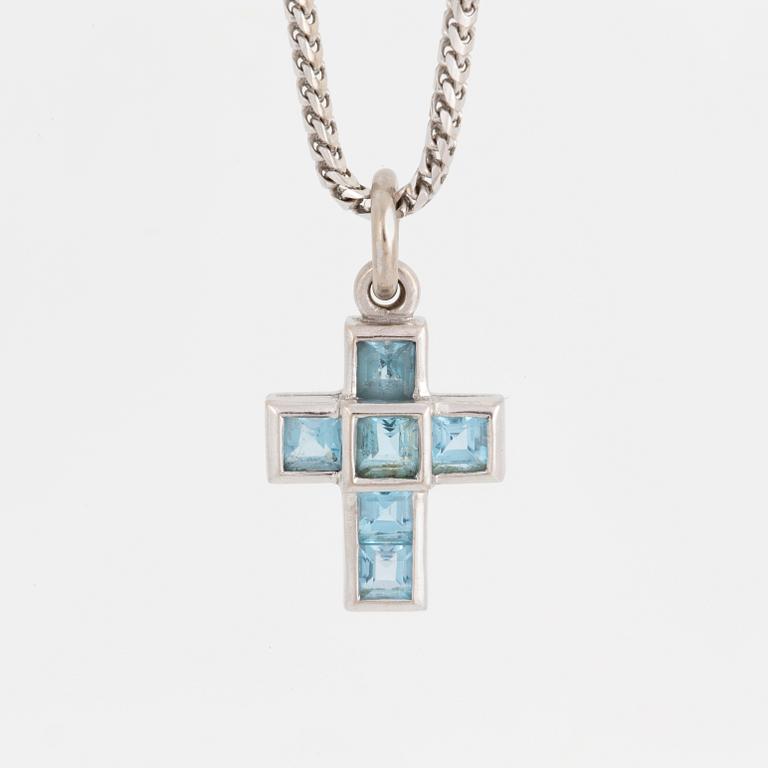 A NECKLACE, Theo Fennel, 18K white gold set with blue topazes.