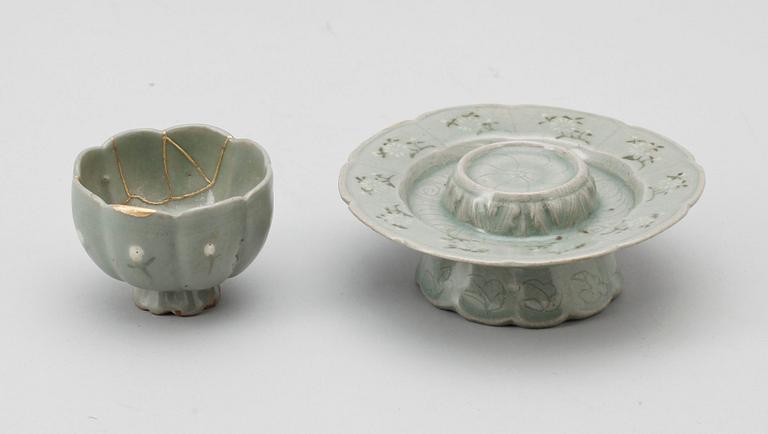 KOPP samt STÄLL, keramik, Korea, 12/1400-tal.