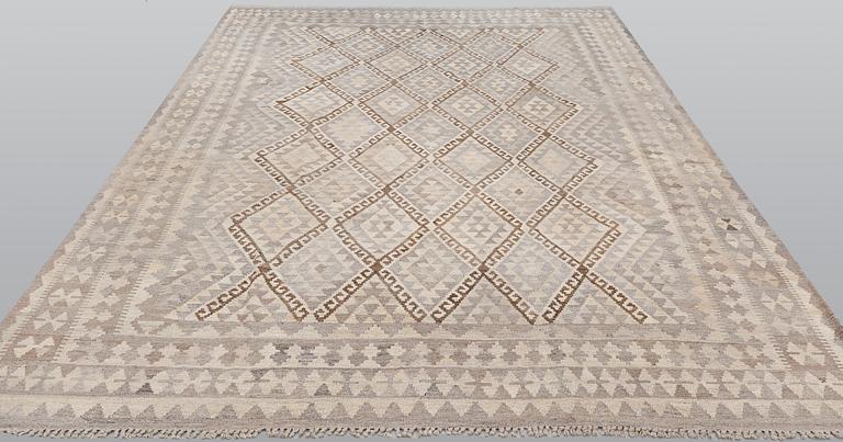 A kilim carpet, ca 312 x 220 cm.