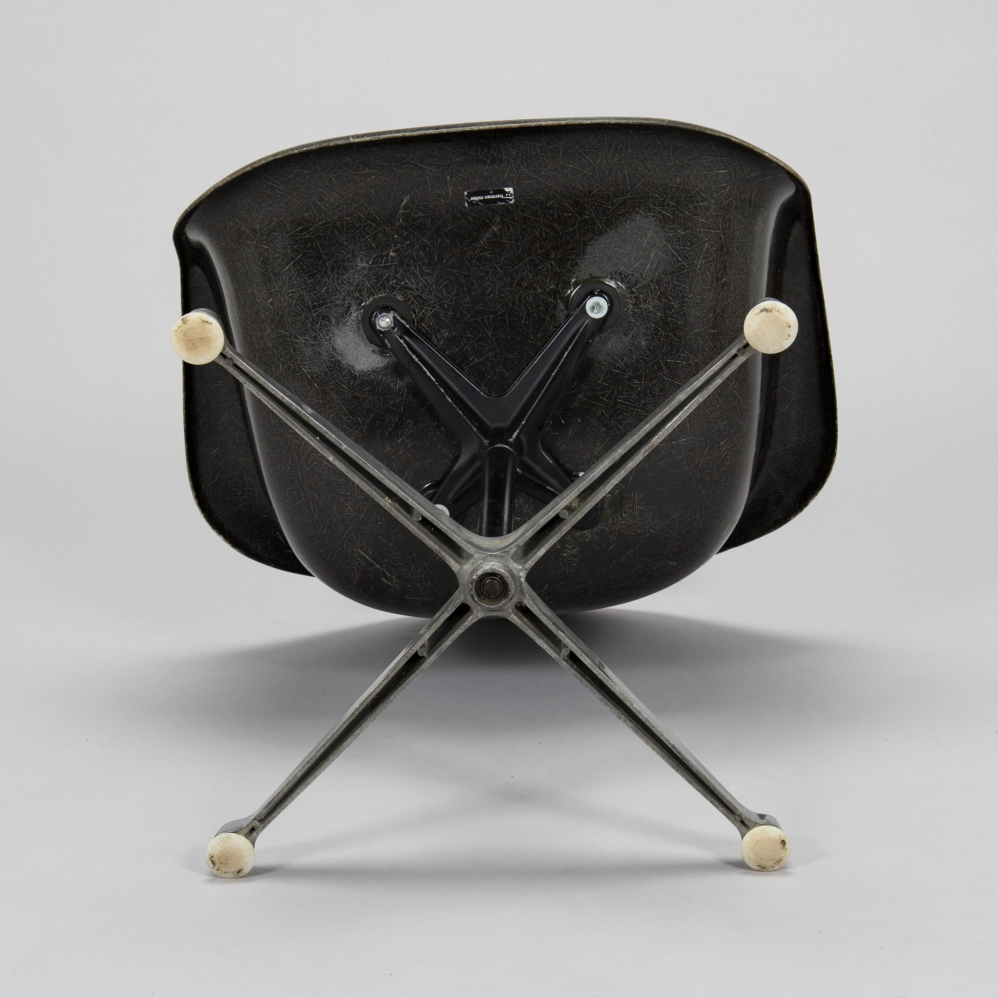 Charles & Ray Eames, A 1950's/60's 'DAR' armchair for Herman Miller.