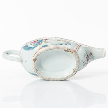 A Chinese famille rose porcelain sauce boat, Qing dynasty, Qianlong (1736-95).