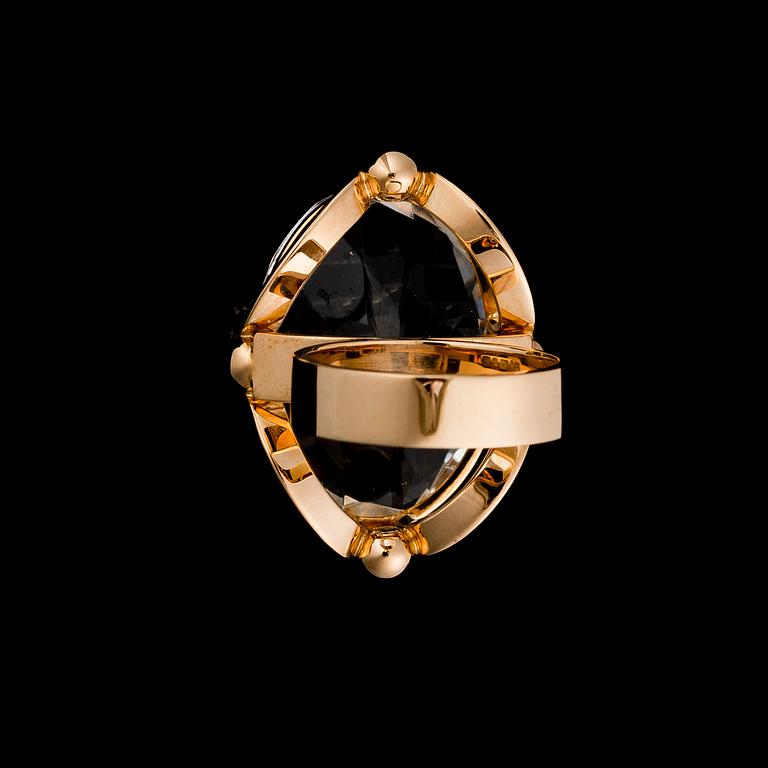 ELIS KAUPPI, ring, faceted rock crystal, 14K gold. Kupittaan Kulta, Turku Finland 1973.