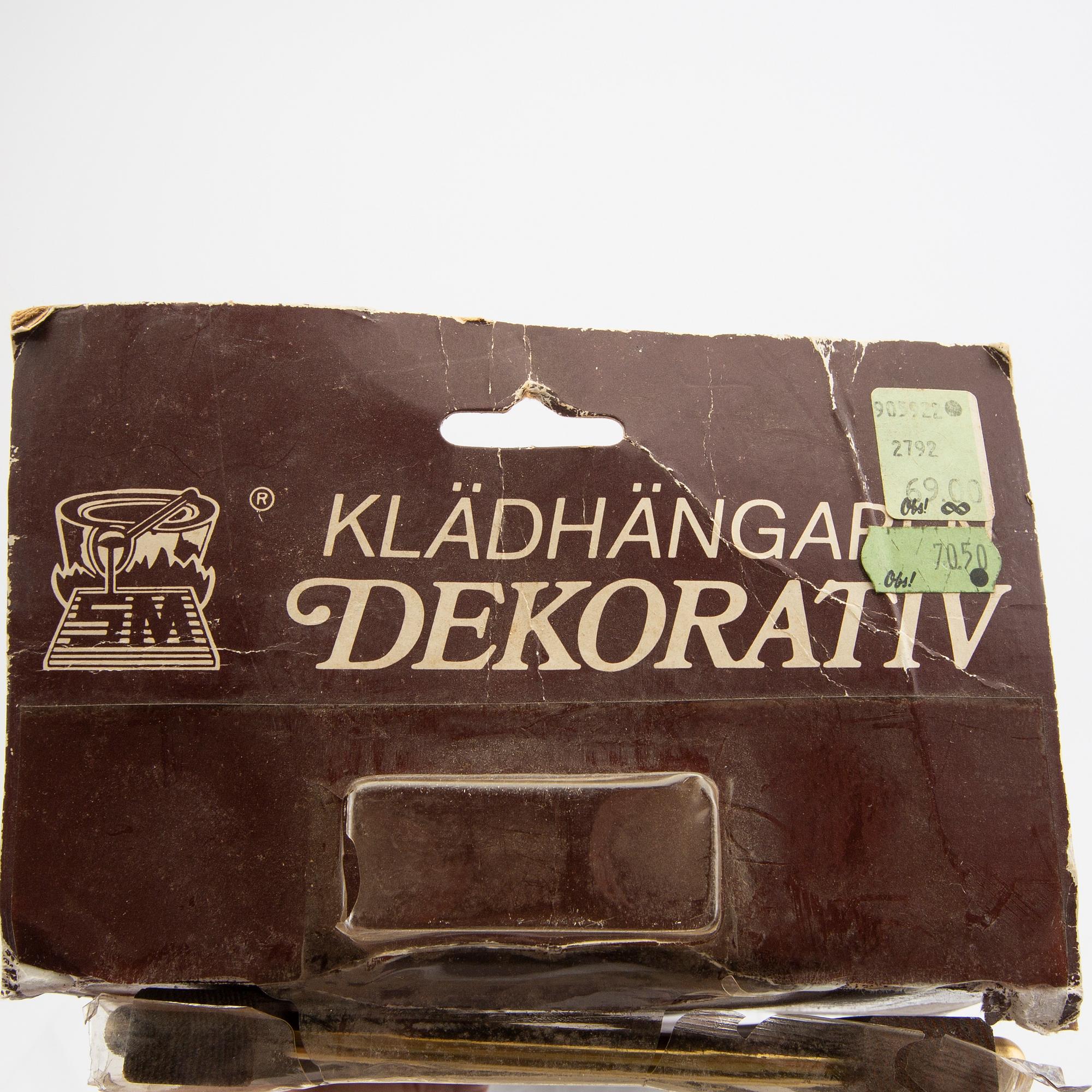 Klädhängare, ett par, "Dekorativ", Skoglunds metallgjuteri, Anderstorp, 1900-talets mitt.